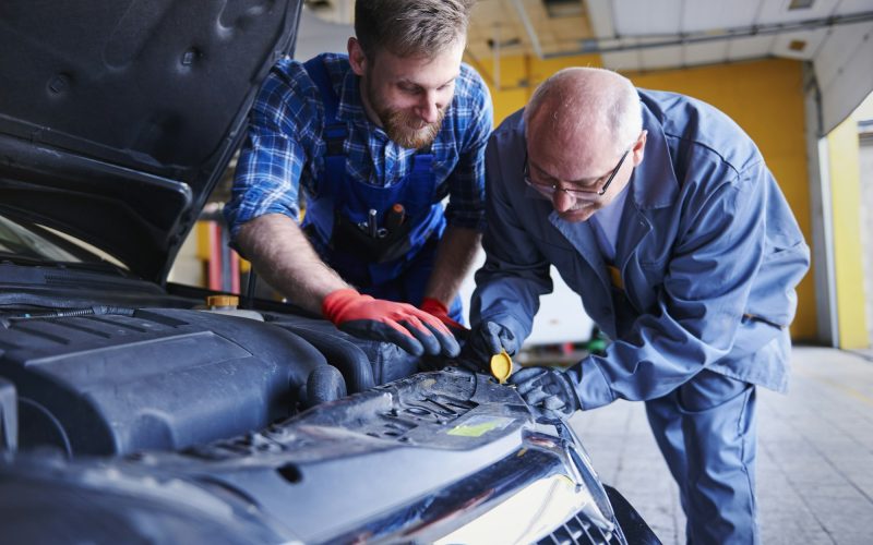 cooperation-of-mechanics-in-cars-workshop.jpg